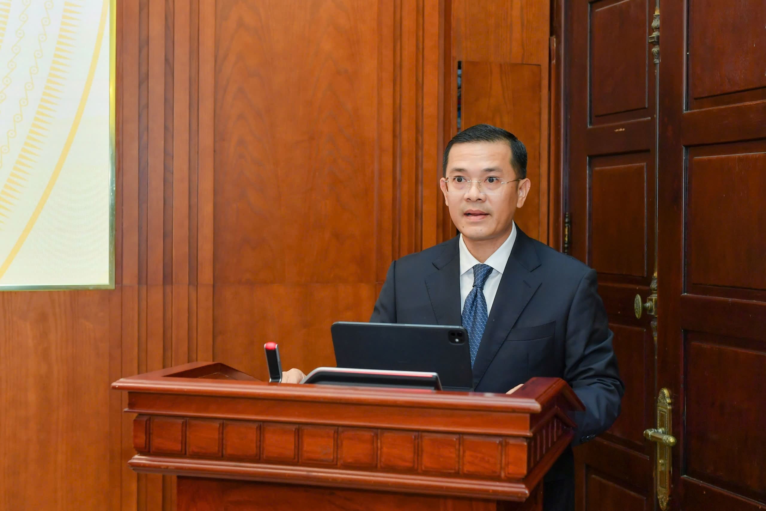 Phó Vụ trưởng Vụ Tổ chức cán bộ Phan Mạnh Cường phát biểu nhận nhiệm vụ