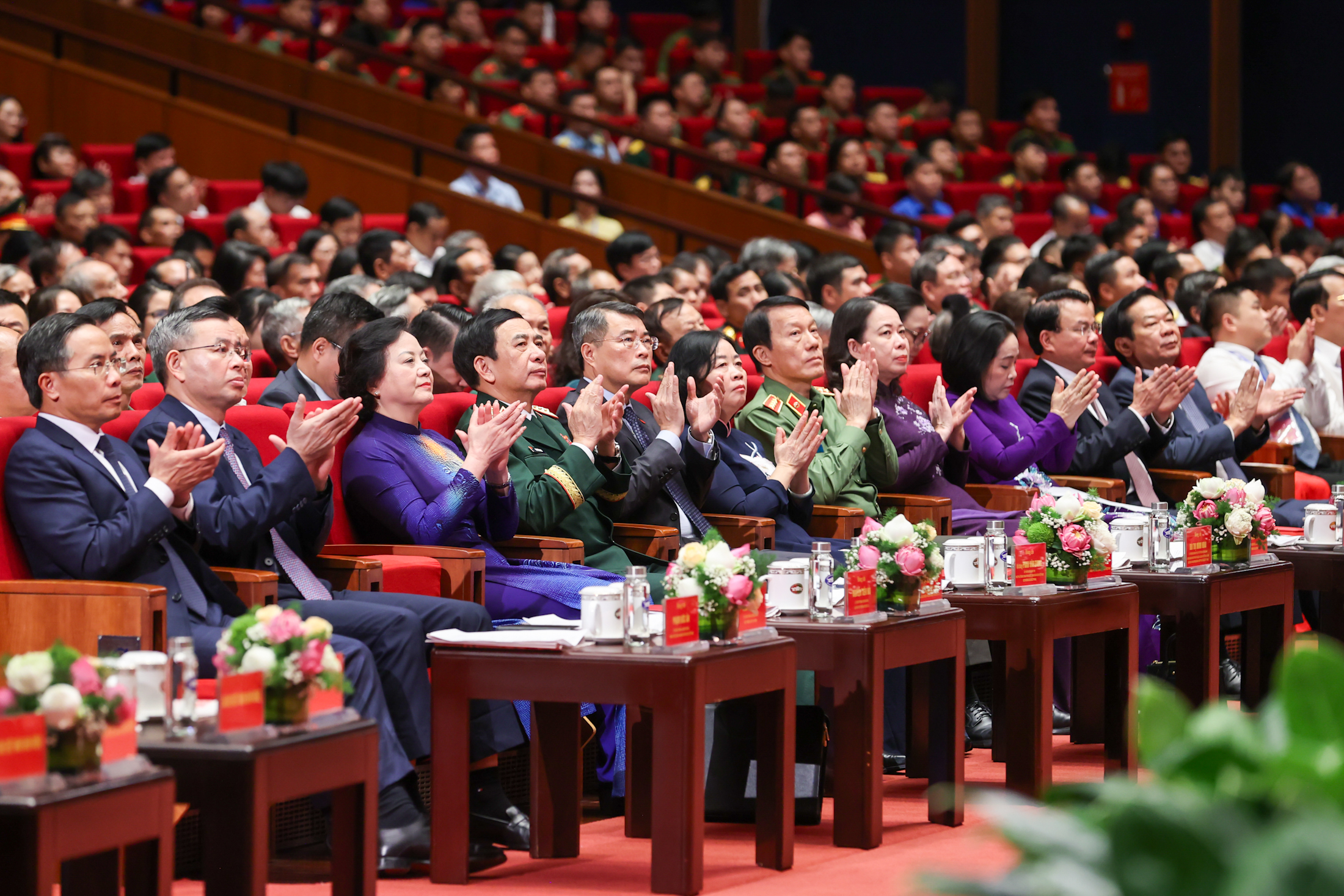 Thủ tướng Lê Minh Hưng cùng các đại biểu dự Hội nghị
