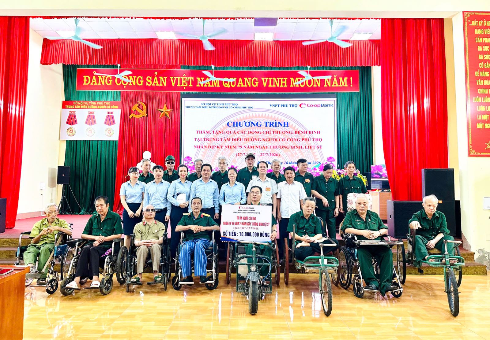 Co-opBank Chi nhánh Phú Thọ trao những phần quà ý nghĩa tới Trung tâm Điều dưỡng người có công tỉnh Phú Thọ
