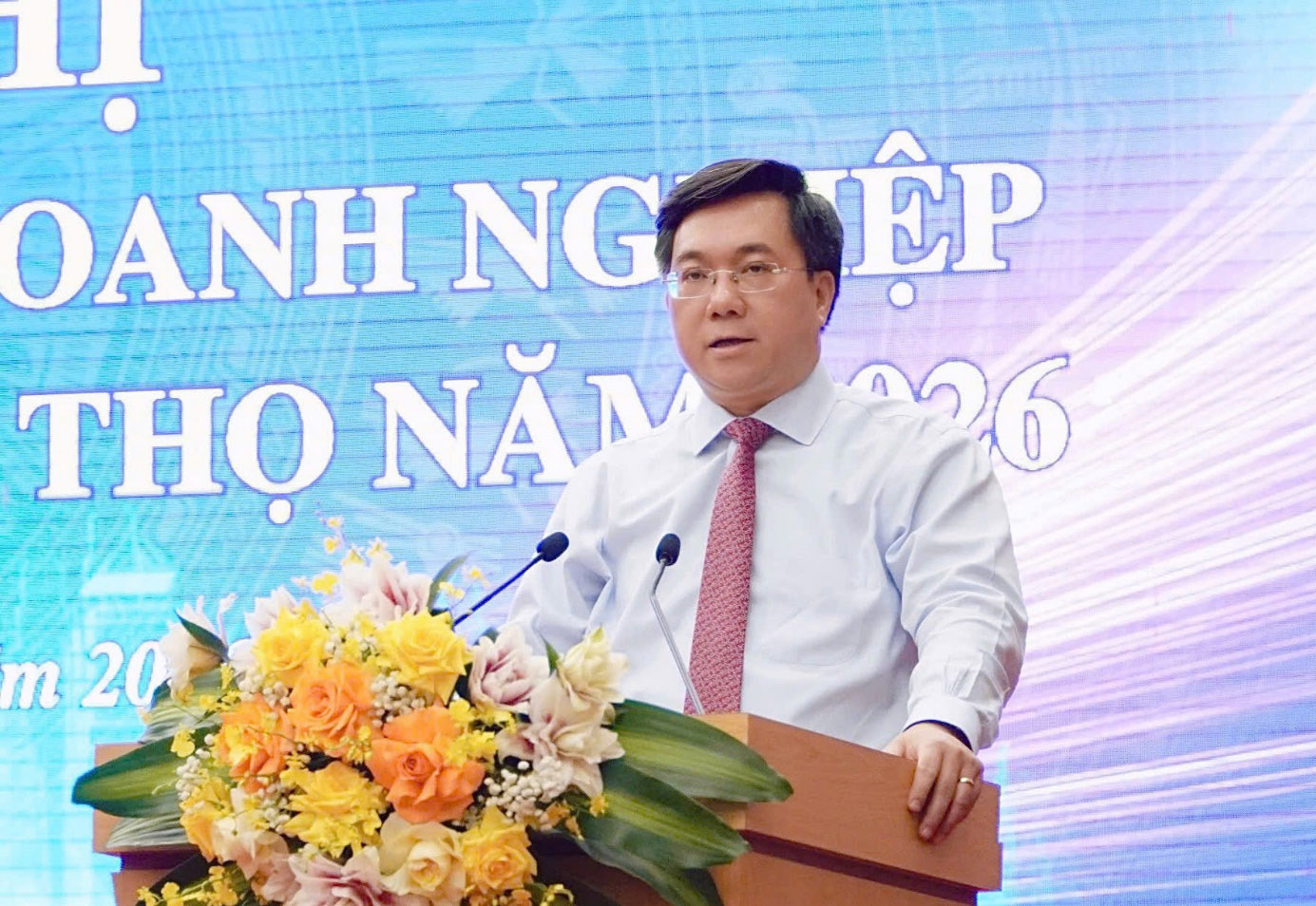 Chủ tịch UBND tỉnh Trần Duy Đông phát biểu tại Hội nghị