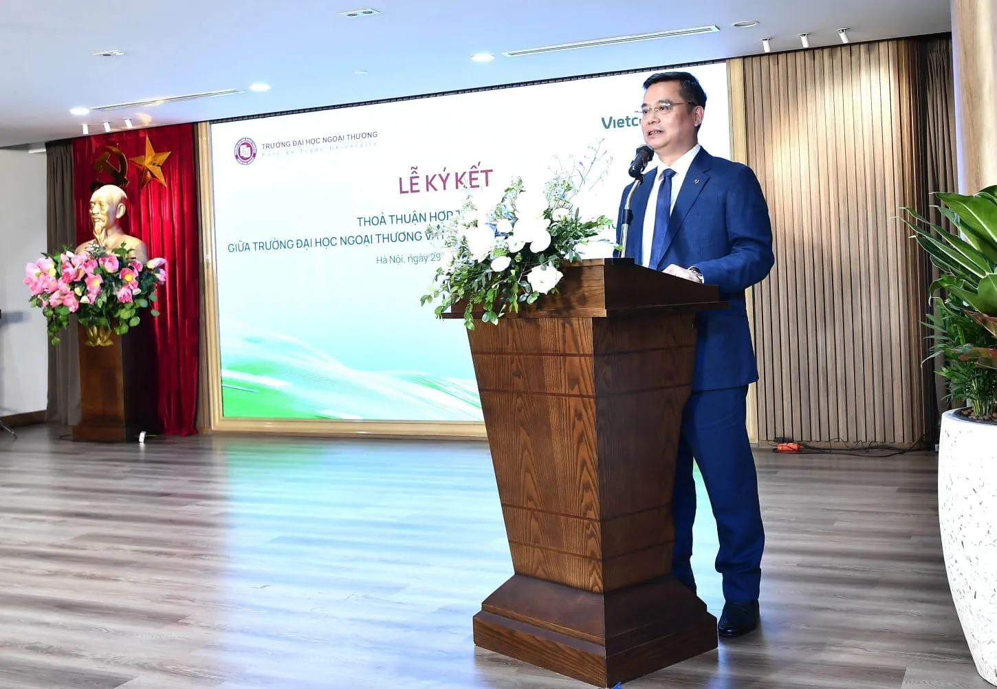 Ông Nguyễn Thanh Tùng - Đại biểu Quốc hội khóa XVI, Bí thư Đảng ủy, Chủ tịch HĐQT Vietcombank phát biểu tại lễ ký kết