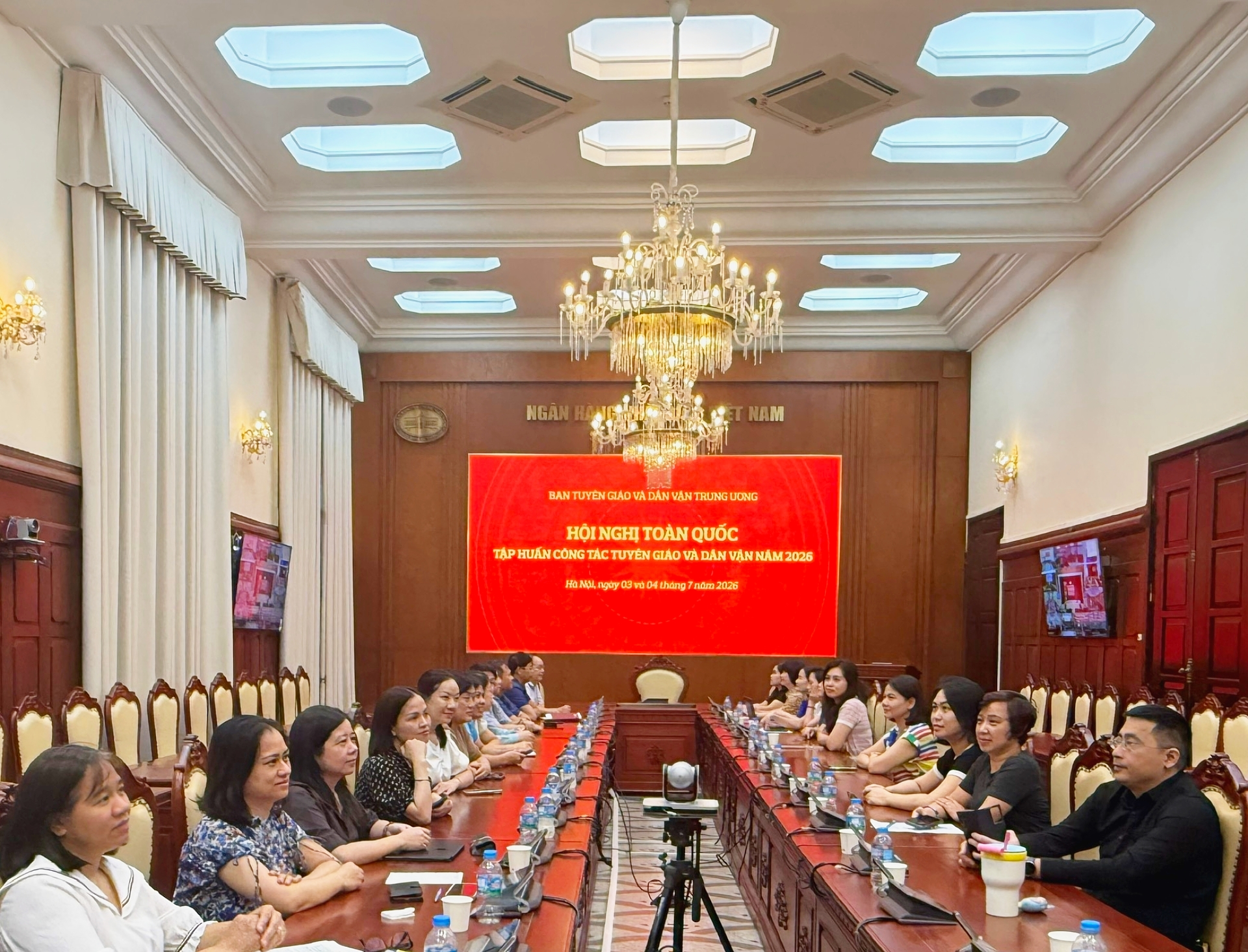 Cán bộ làm công tác tuyên giáo và dân vận tại các đảng bộ, chi bộ trực thuộc Đảng bộ NHNN tham dự Hội nghị