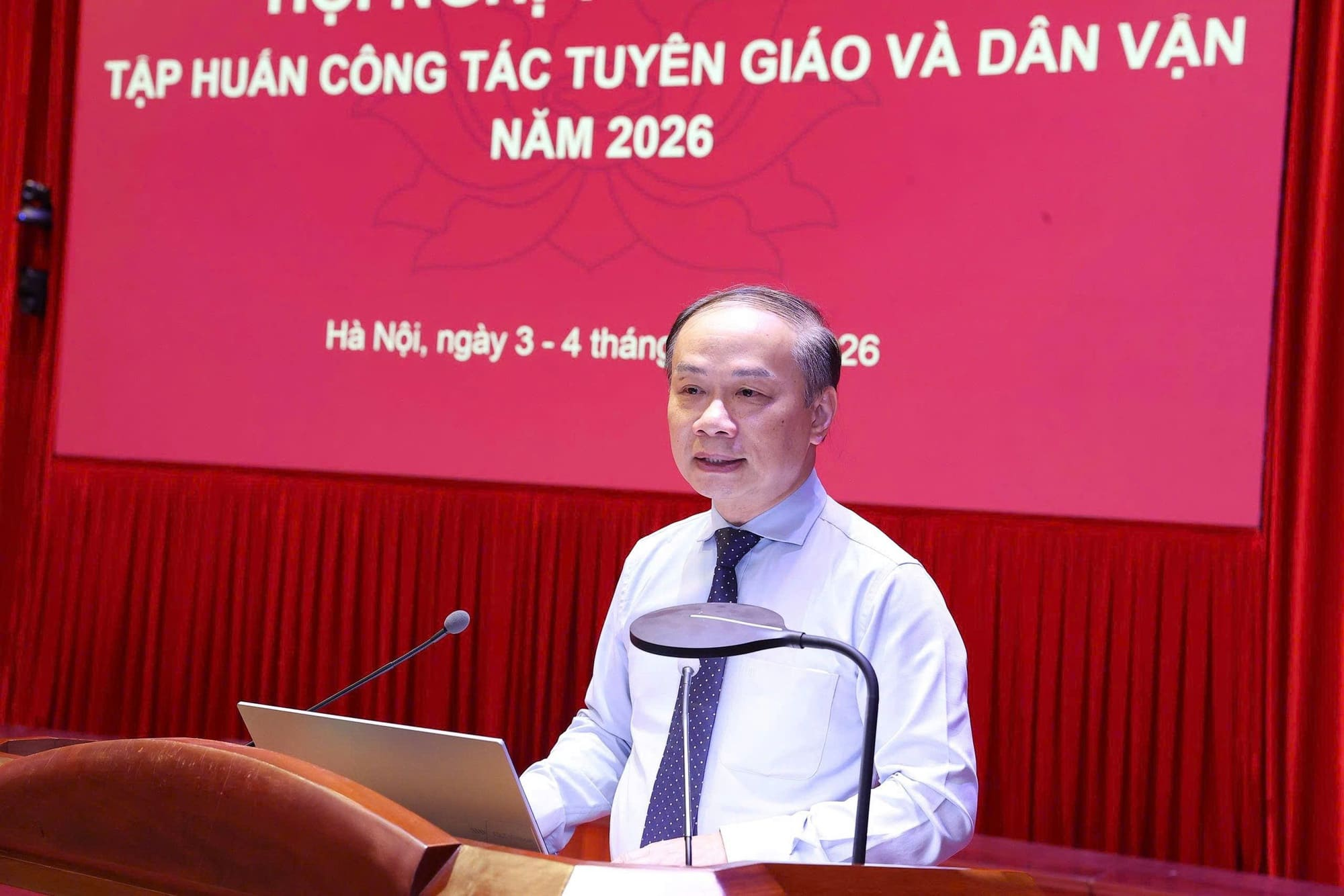 Đồng chí Phạm Tất Thắng, Phó Trưởng ban Thường trực Ban Tuyên giáo và Dân vận Trung ương phát biểu khai mạc Hội nghị tập huấn - Ảnh: VGP/Toàn Thắng