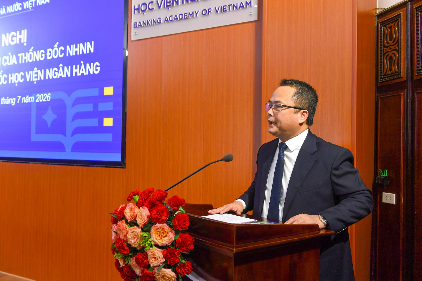 Đồng chí Lê Ngọc Thắng – tân Phó Giám đốc HVNH phát biểu nhận nhiệm vụ