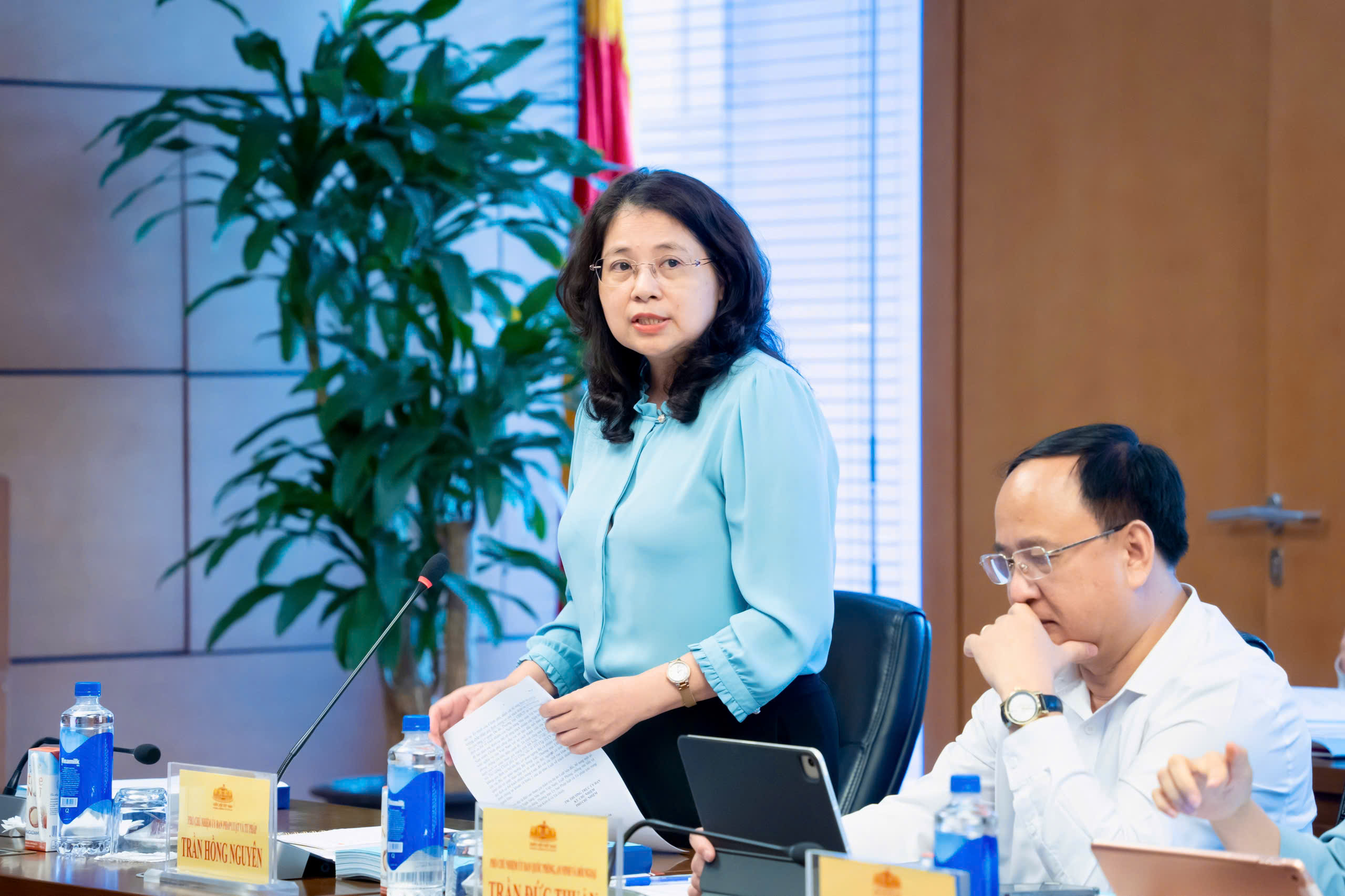 Phó Chủ nhiệm Uỷ ban Pháp luật và Tư pháp Trần Hồng Nguyên phát biểu