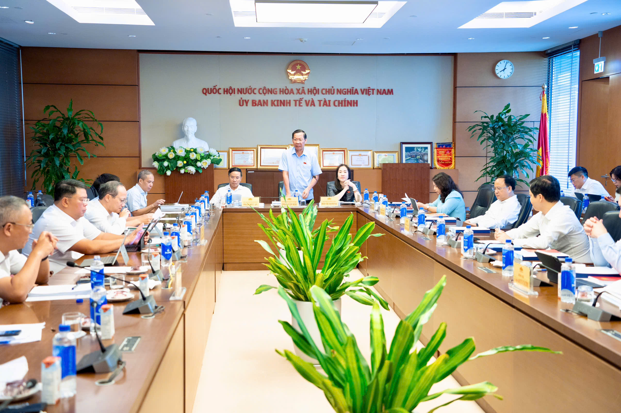 Quang cảnh Phiên họp