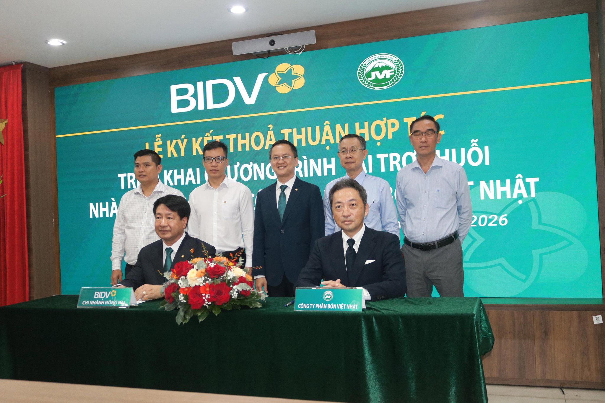 Ông Nguyễn Đức Toàn, Giám đốc BIDV Chi nhánh Đồng Nai và ông Jiro Nishiyama, Tổng Giám đốc Công ty Phân bón Việt Nhật ký kết hợp tác