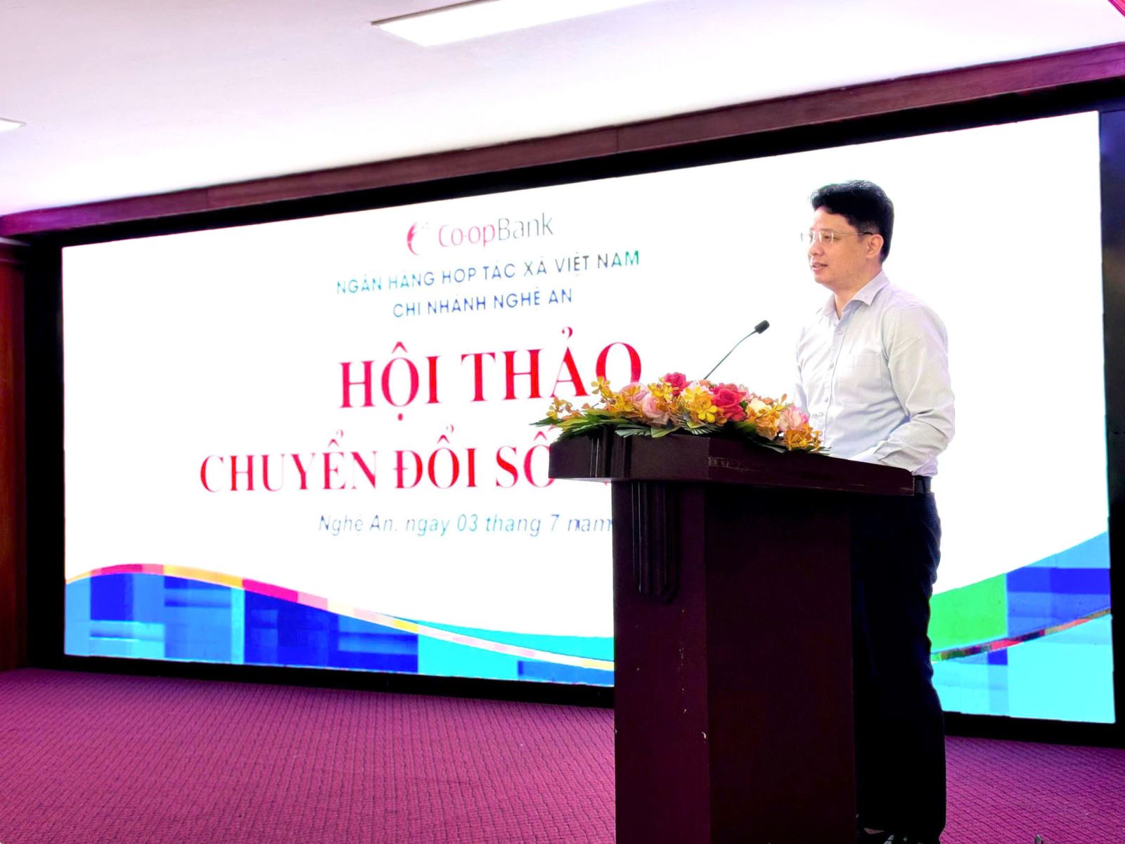 Ông Đoàn Trọng Huấn - Giám đốc Co-opBank Chi nhánh Nghệ An phát biểu khai mạc Hội nghị