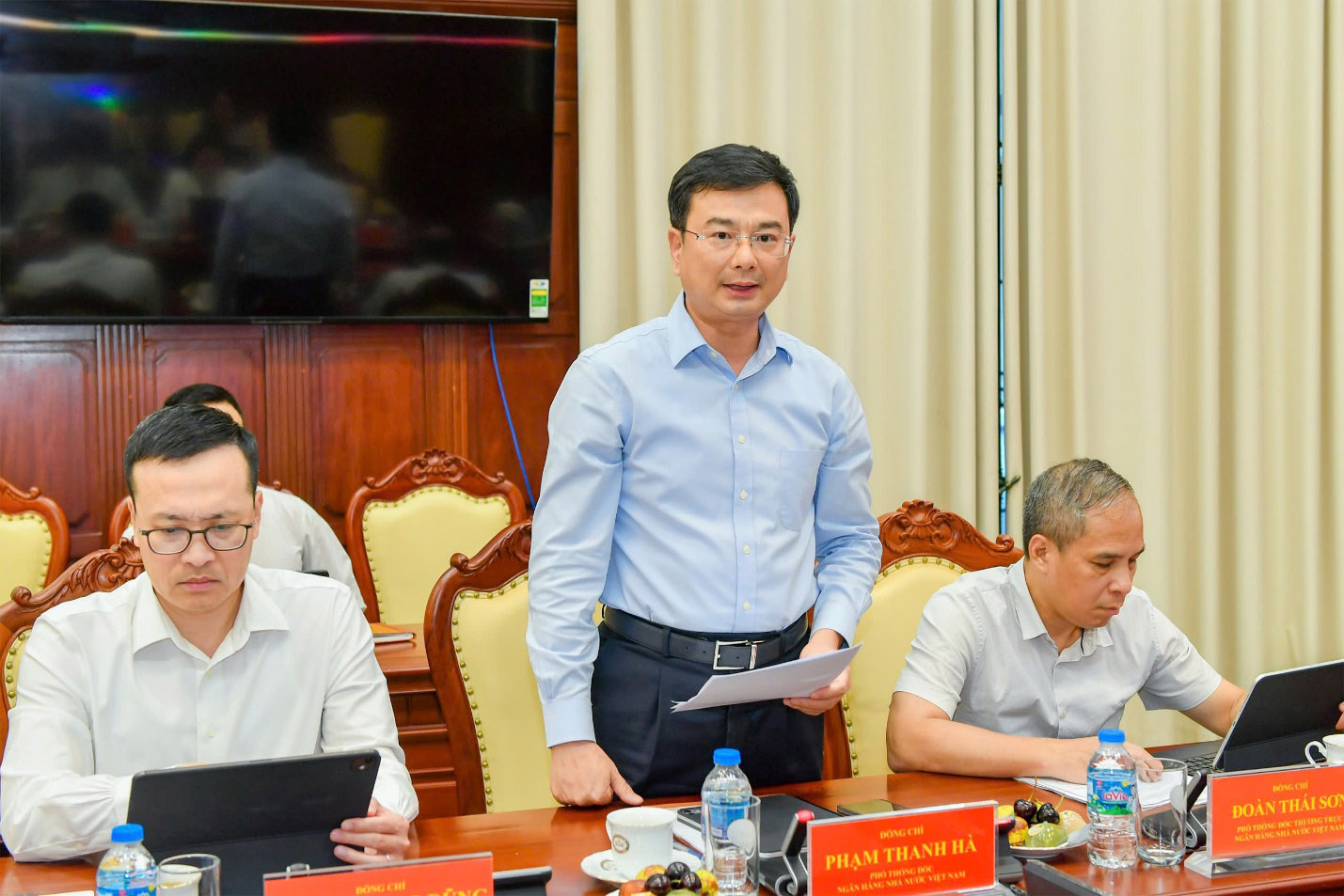 Phó Thống đốc Phạm Thanh Hà trình bày báo cáo tại buổi làm việc