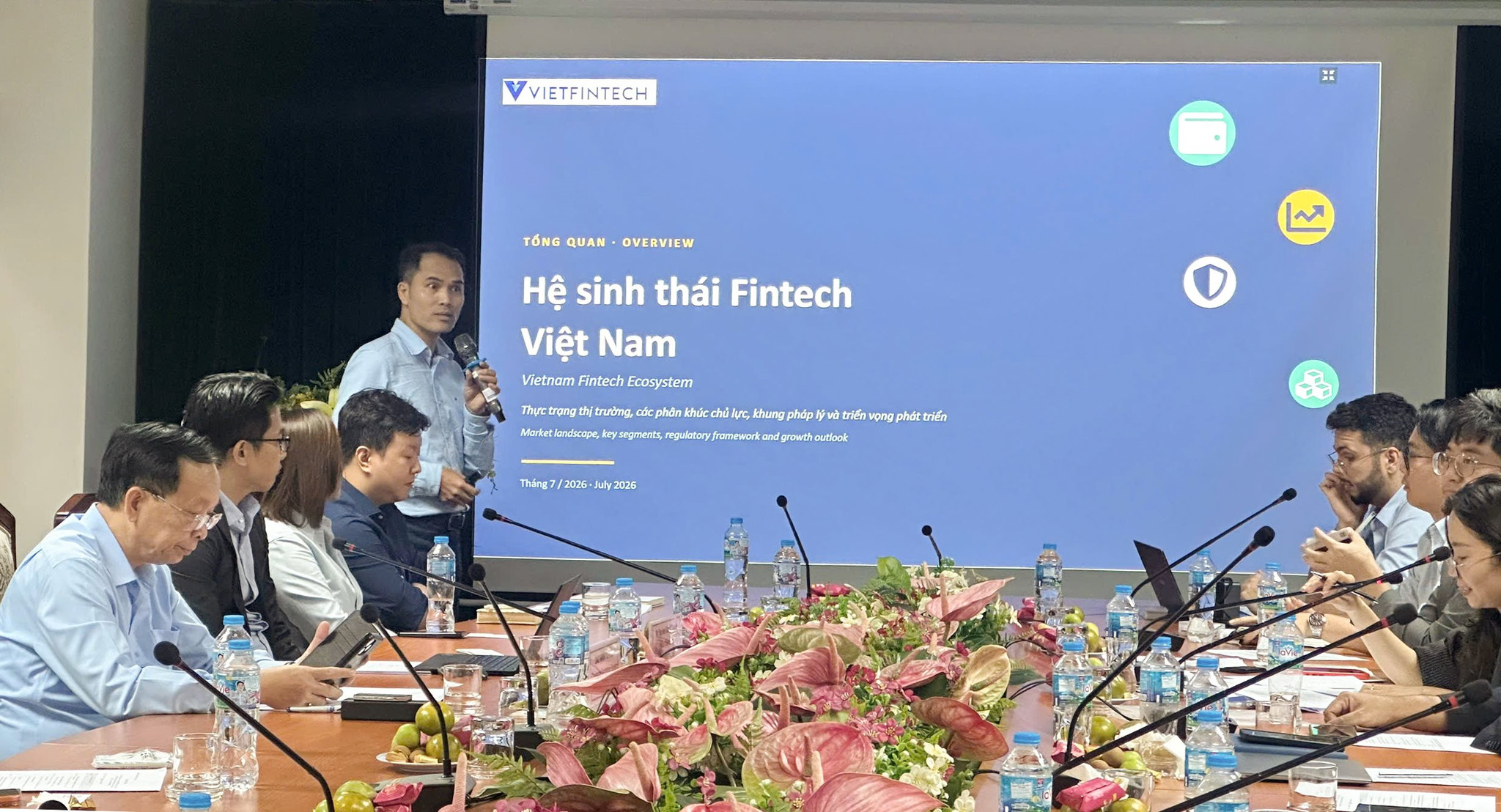 Ông Nguyễn Đăng Thắng, Phó Chủ nhiệm Câu lạc bộ Công nghệ Tài chính Ngân hàng Việt Nam (CLB VietFintech) chia sẻ tại buổi làm việc
