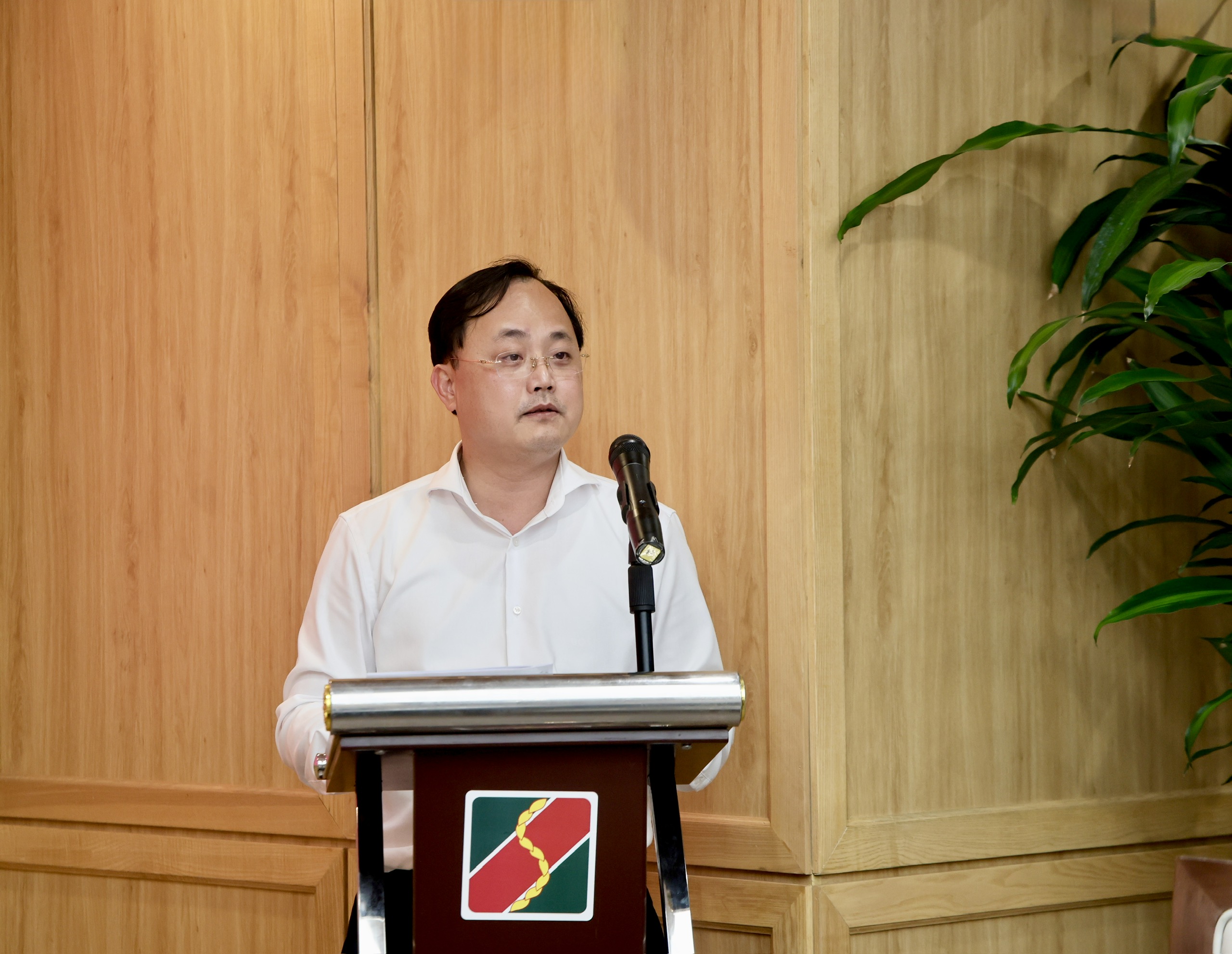 Đồng chí Tô Huy Vũ, Bí thư Đảng ủy, Chủ tịch Hội đồng thành viên Agribank phát biểu quán triệt, khai mạc Hội nghị