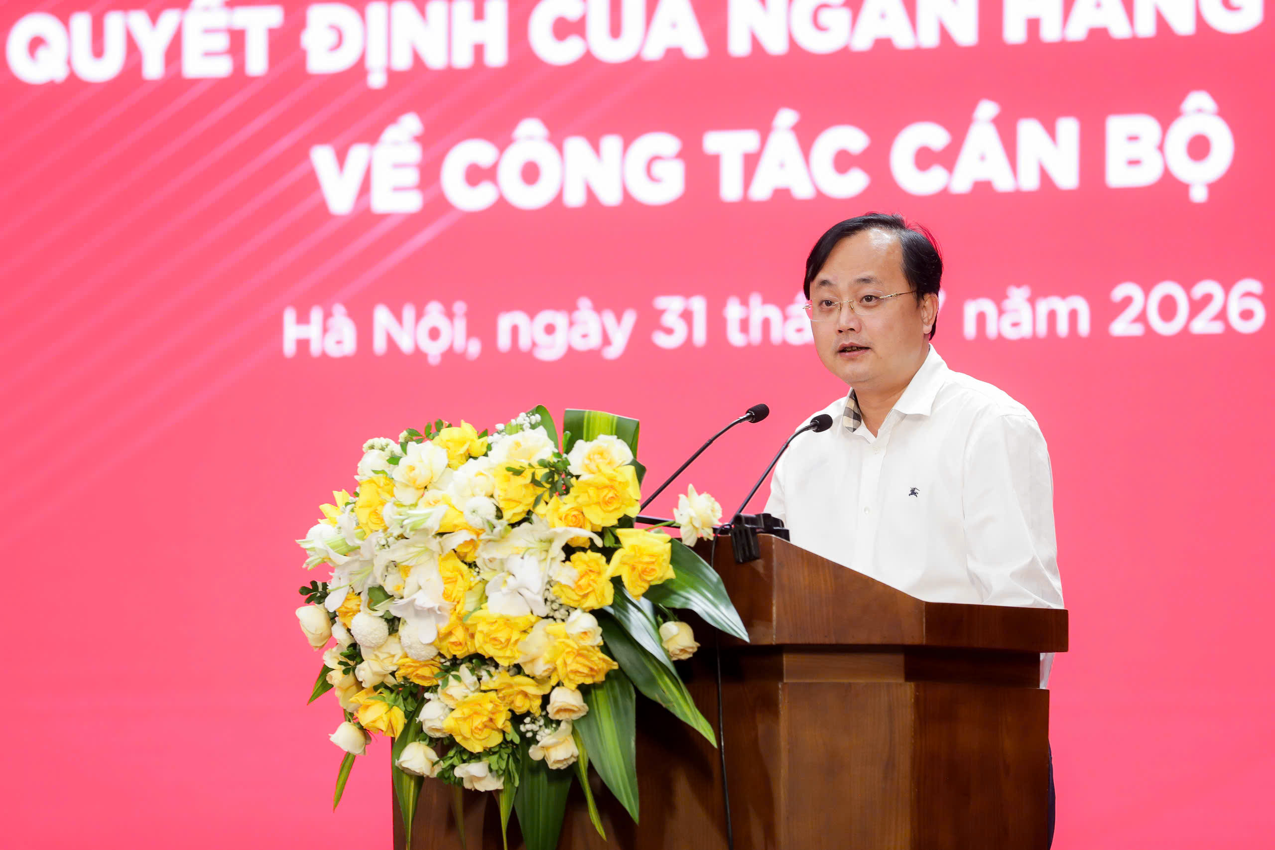 Đồng chí Tô Huy Vũ, Bí thư Đảng ủy, Chủ tịch Hội đồng thành viên Agribank phát biểu tại Hội nghị