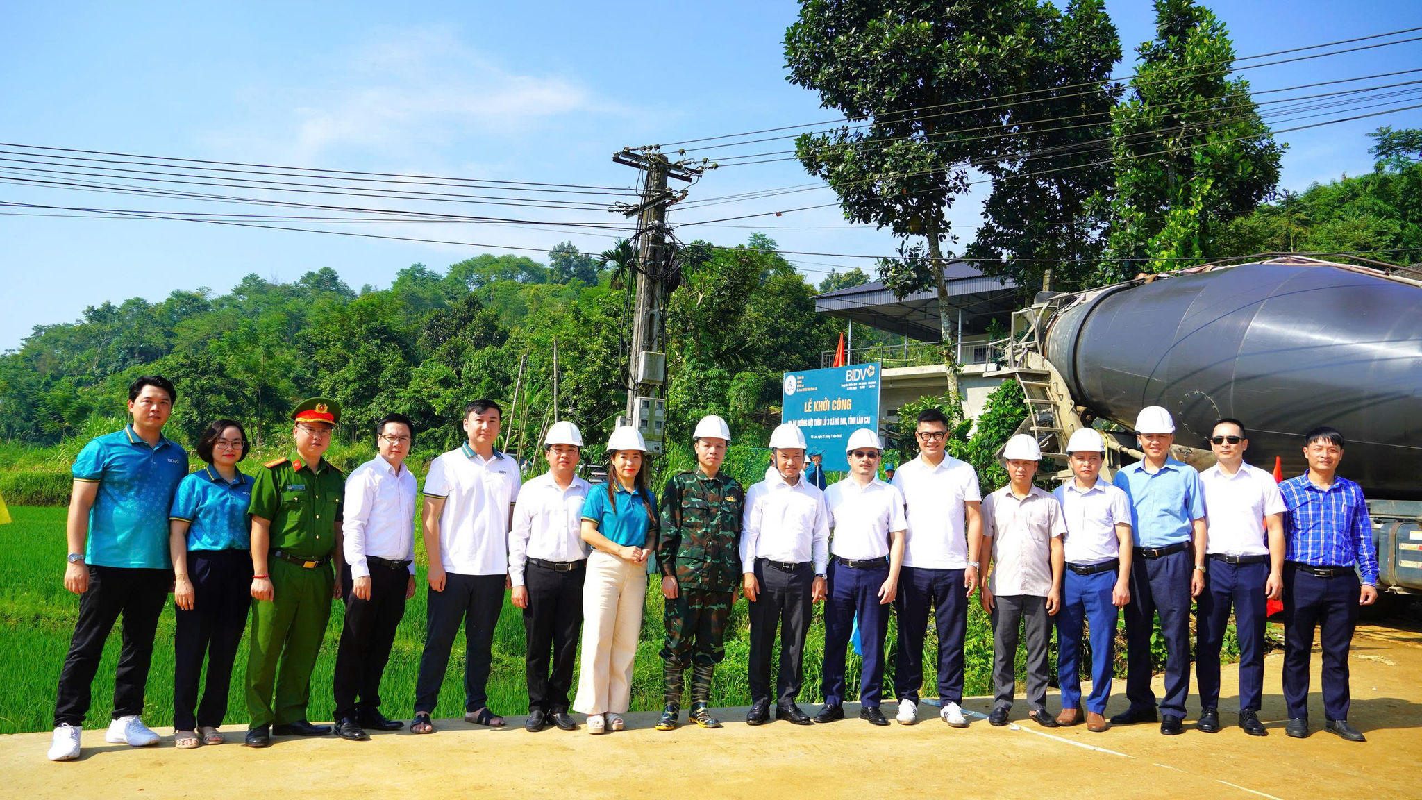 Khởi công xây dựng đường nội thôn Lủ 3