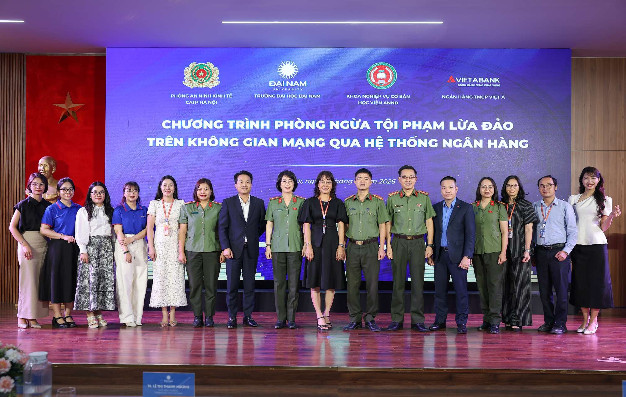 Đại diện cơ quan nhà nước, Ngân hàng TMCP Việt Á và Ban lãnh đạo trường