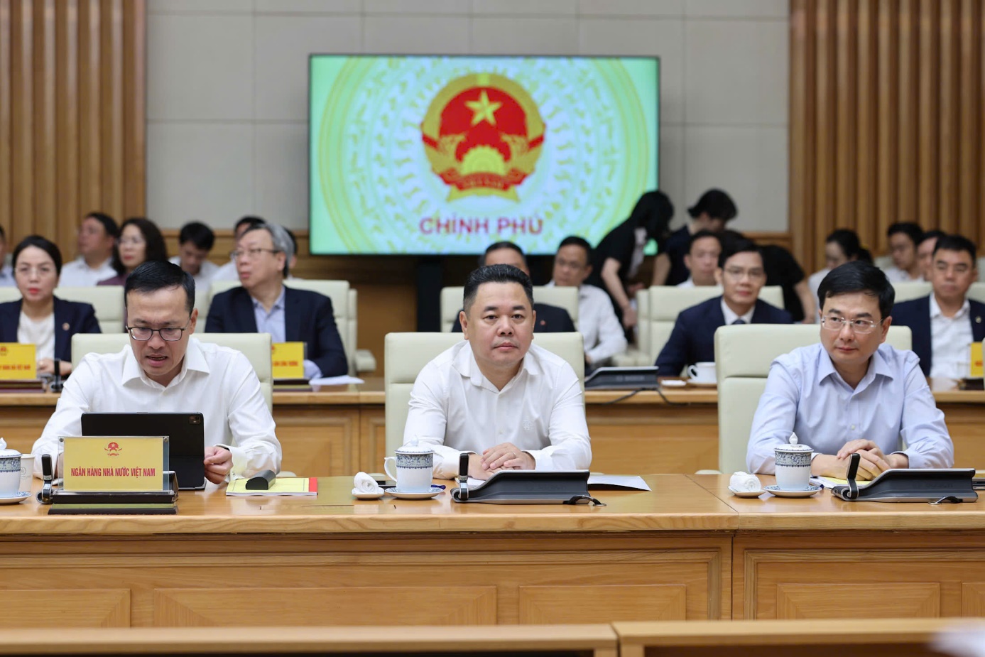 Các đồng chí Phó Thống đốc NHNN tham dự buổi làm việc