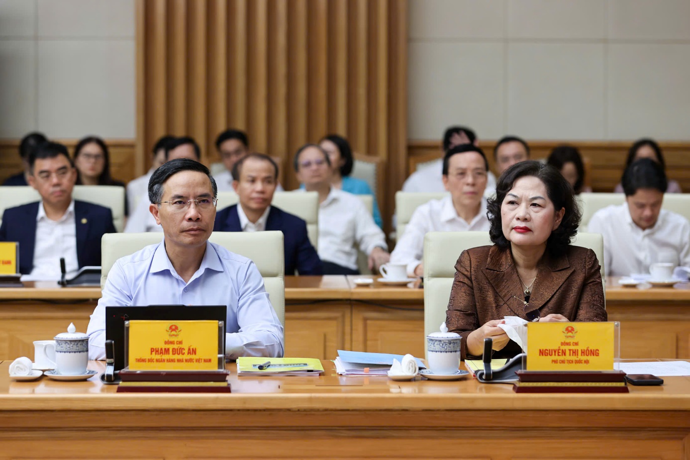Phó Chủ tịch Quốc hội Nguyễn Thị Hồng và Thống đốc Phạm Đức Ấn tại buổi làm việc