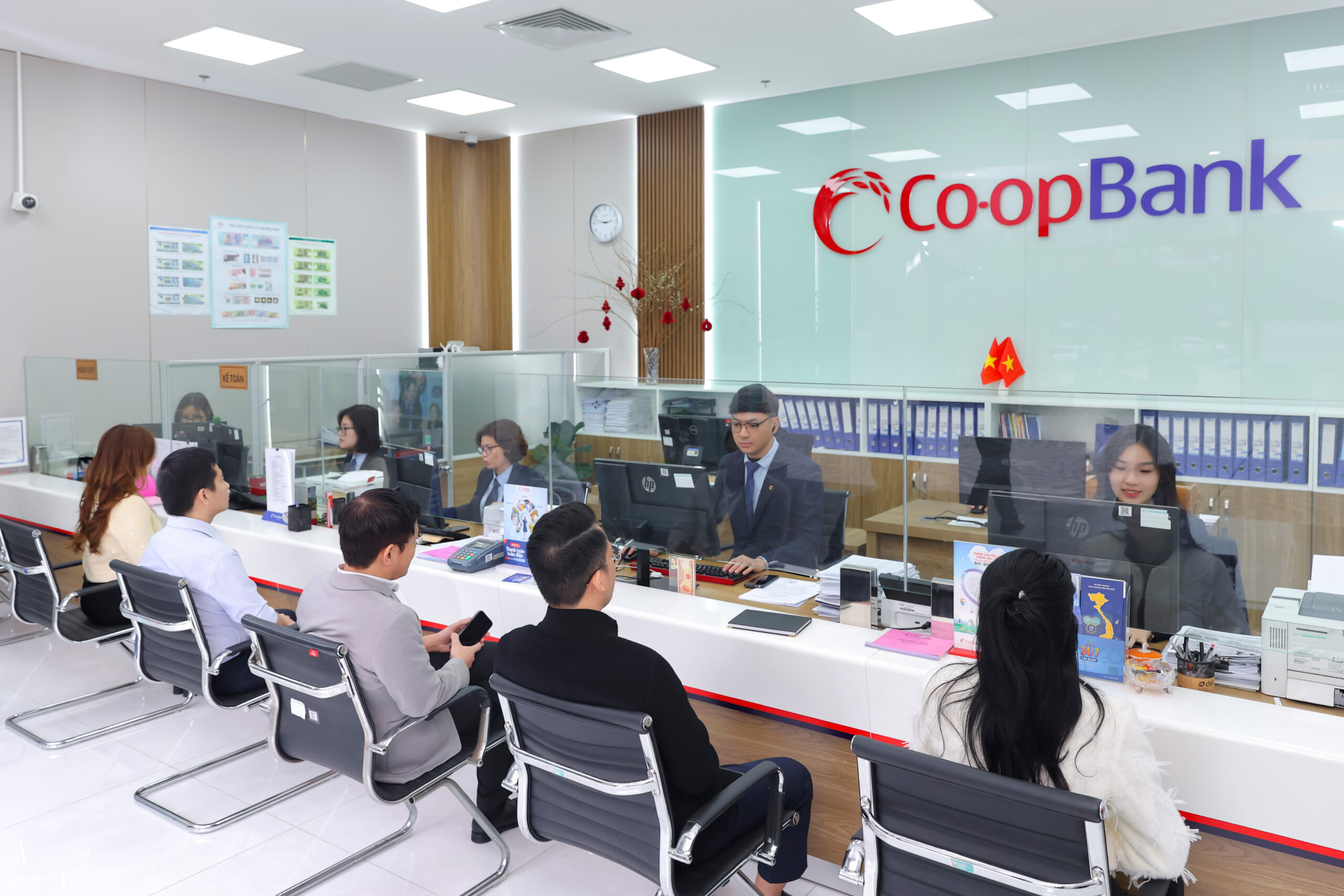 Thủ tướng Chính phủ giao bổ sung dự toán ngân sách Nhà nước năm 2026 cho Ngân hàng Nhà nước để đầu tư bổ sung 5.000 tỷ đồng vốn điều lệ cho Co-opBank.