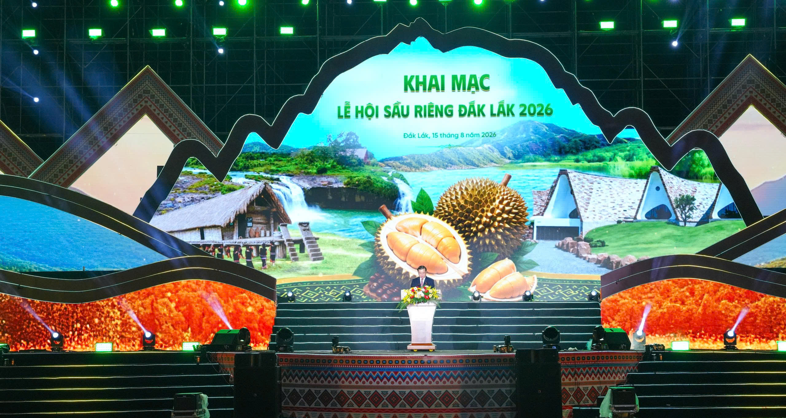 Ông Đỗ Hữu Huy, Ủy viên dự khuyết Trung ương Đảng, Chủ tịch UBND tỉnh Đắk Lắk phát biểu khai mạc lễ hội