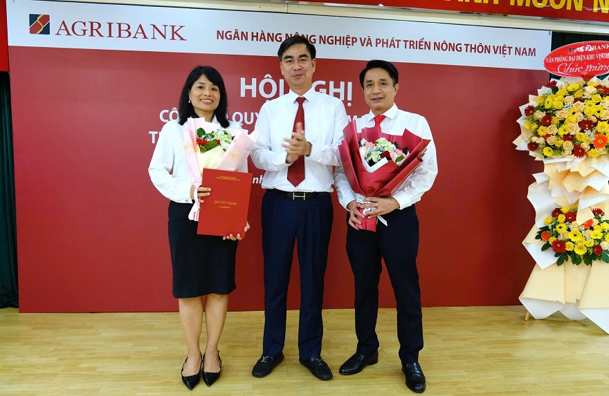 Trao Quyết định về công tác mạng lưới trên địa bàn TP. Hồ Chí Minh