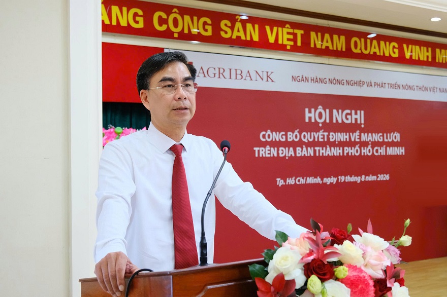 Đồng chí Lê Xuân Trung - Ủy viên Ban Thường vụ Đảng ủy, Thành viên Hội đồng Thành viên Agribank phát biểu chỉ đạo tại Hội nghị