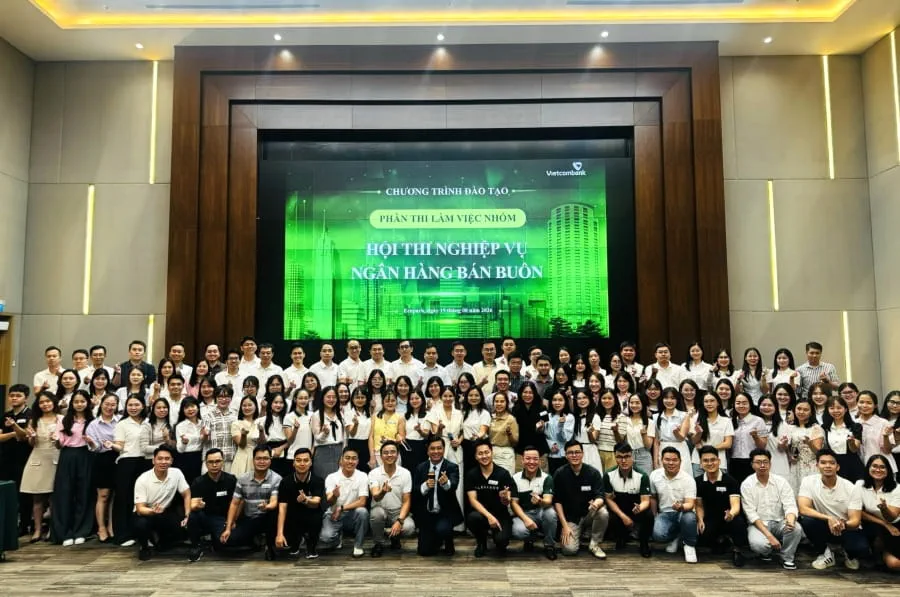 Các thành viên tham gia chương trình đào tạo phần thi làm việc nhóm - Vòng chung kết Hội thi nghiệp vụ Ngân hàng bán buôn năm 2026