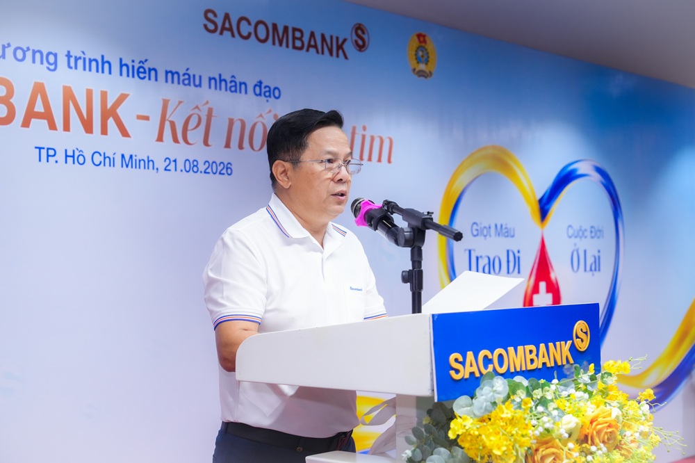 Ông Đào Nguyên Vũ - Chủ tịch Công đoàn SACOMBANK, phát biểu khai mạc chương trình “SACOMBANK - Kết nối trái tim” 2026