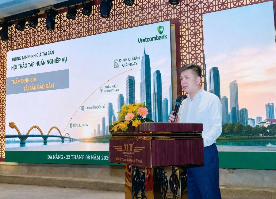 Ông Hồ Văn Tuấn - Phó Tổng Giám đốc Vietcombank phát biểu chỉ đạo tại hội thảo