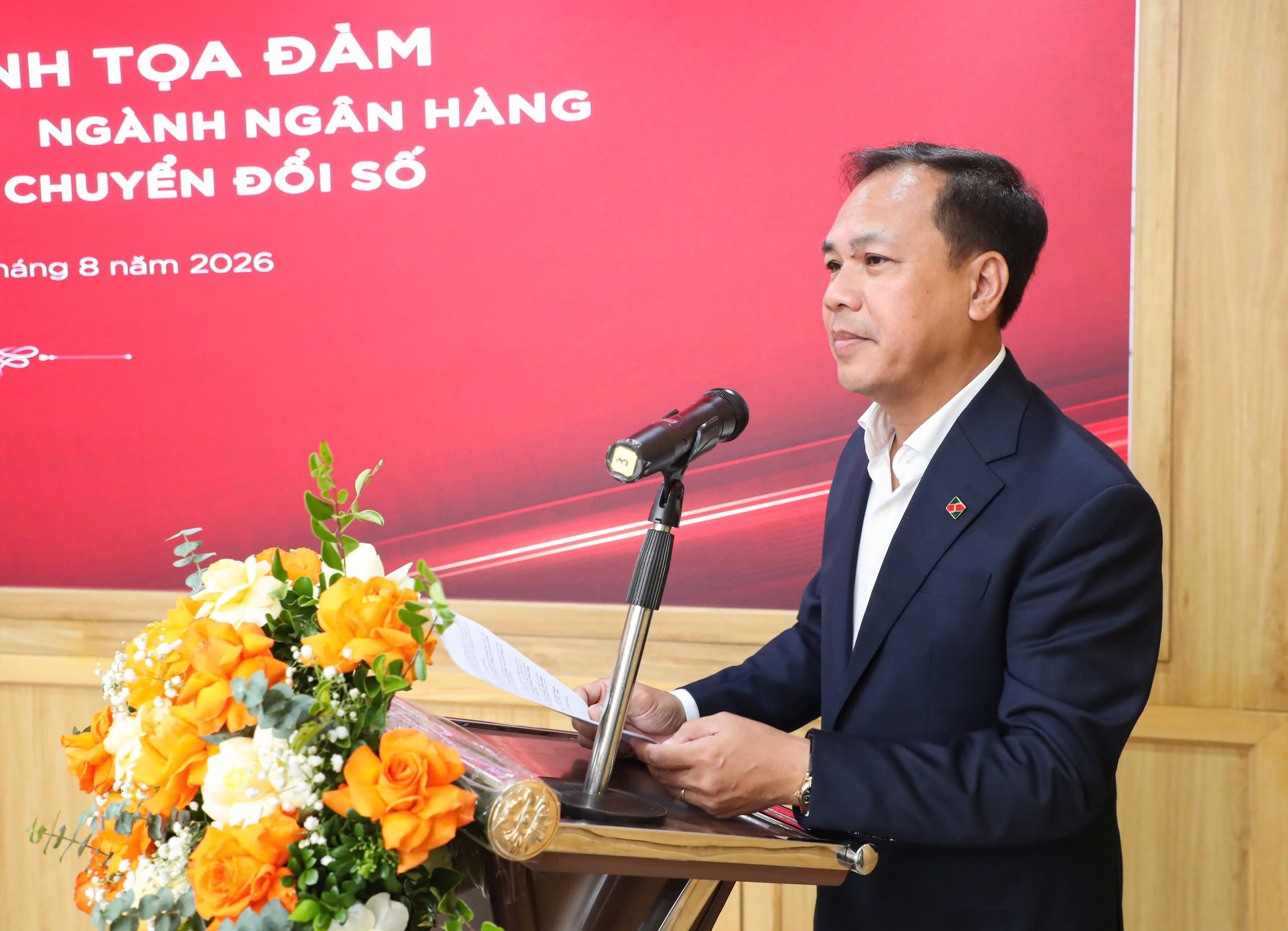Ông Lê Hồng Phúc, Ủy viên Ban chấp hành Đảng bộ, Phó Tổng Giám đốc Agribank phát biểu khai mạc Tọa đàm