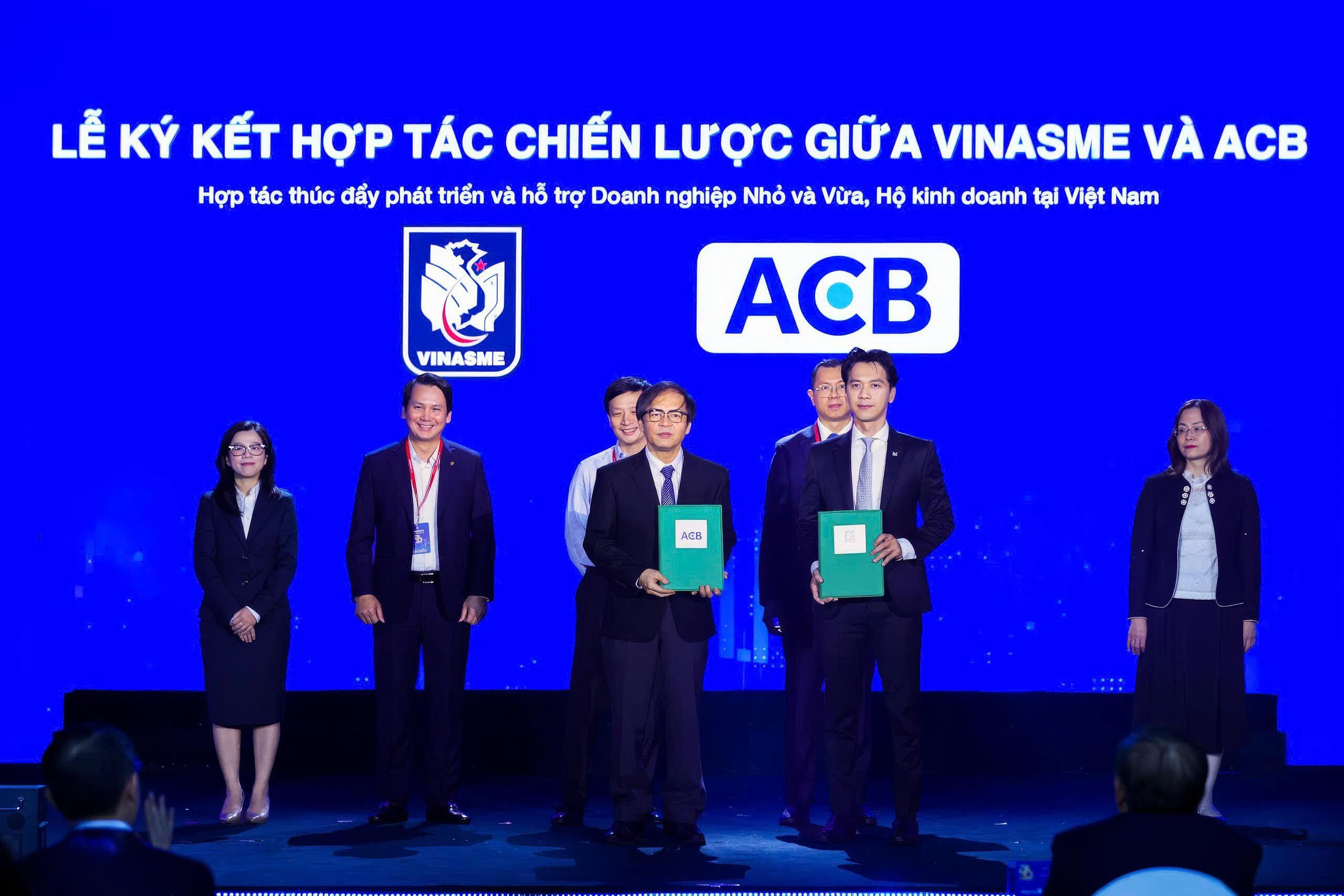 ACB và VINASME ký kết Biên bản ghi nhớ hợp tác nhằm thúc đẩy phát triển và hỗ trợ doanh nghiệp nhỏ và vừa, hộ kinh doanh tại Việt Nam.