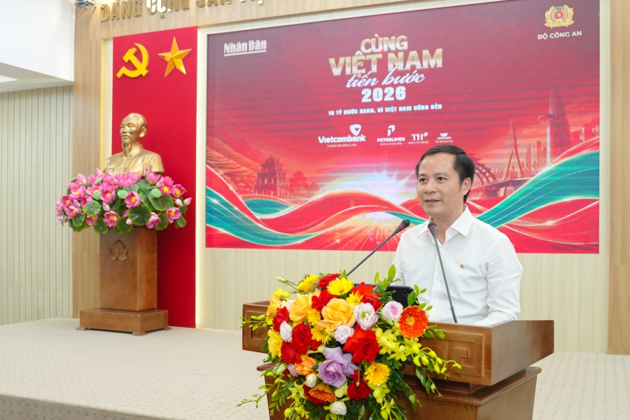 Đại diện Vietcombank, ông Lê Hoàng Tùng - Phó Tổng Giám đốc phát biểu chia sẻ tại chương trình