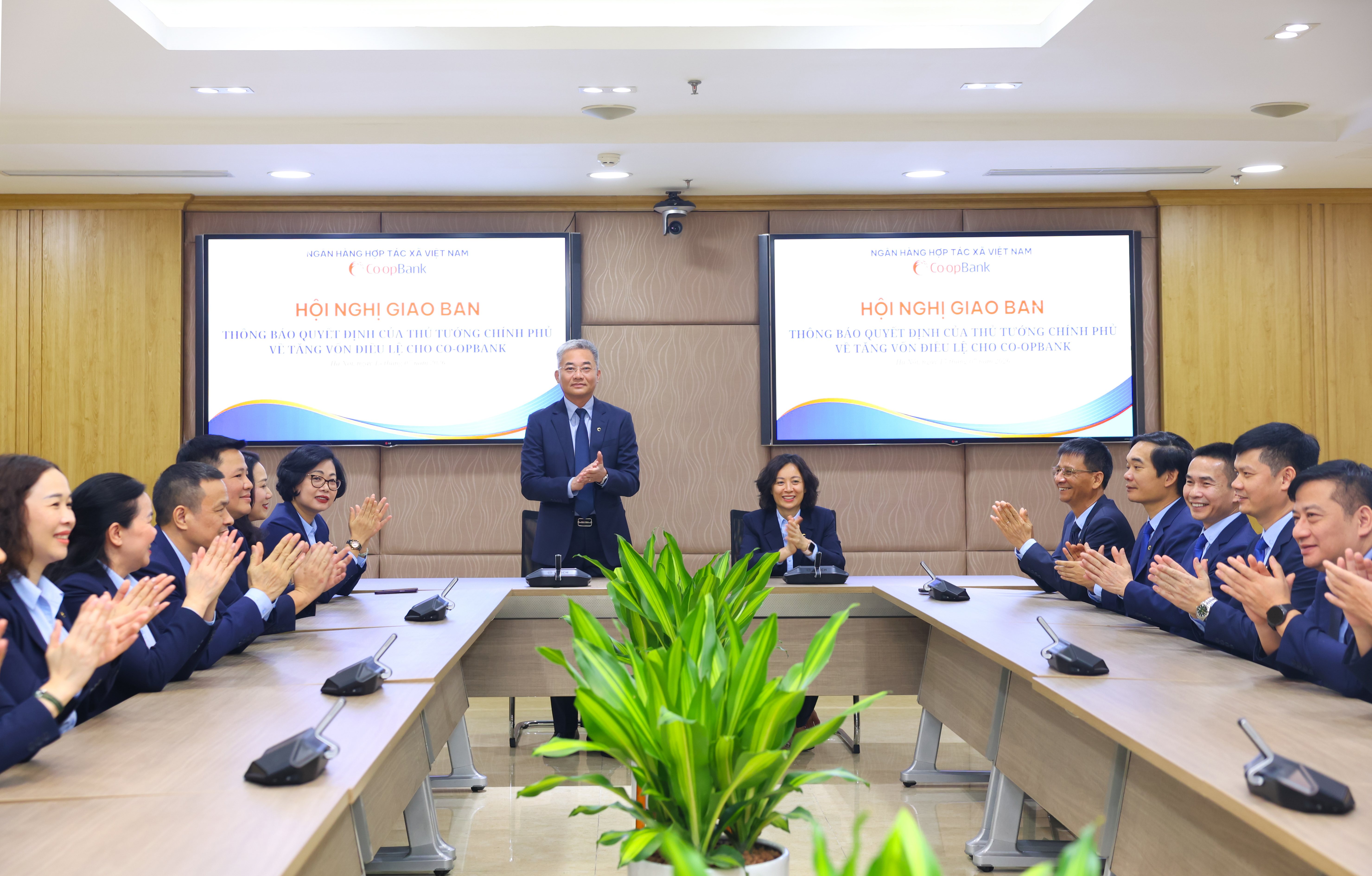 Toàn cảnh Hội nghị giao ban của Co-opBank thông báo Quyết định của Thủ tướng Chính phủ về việc phê duyệt chủ trương tăng vốn điều lệ cho Co-opBank với số tiền 5.000 tỷ đồng