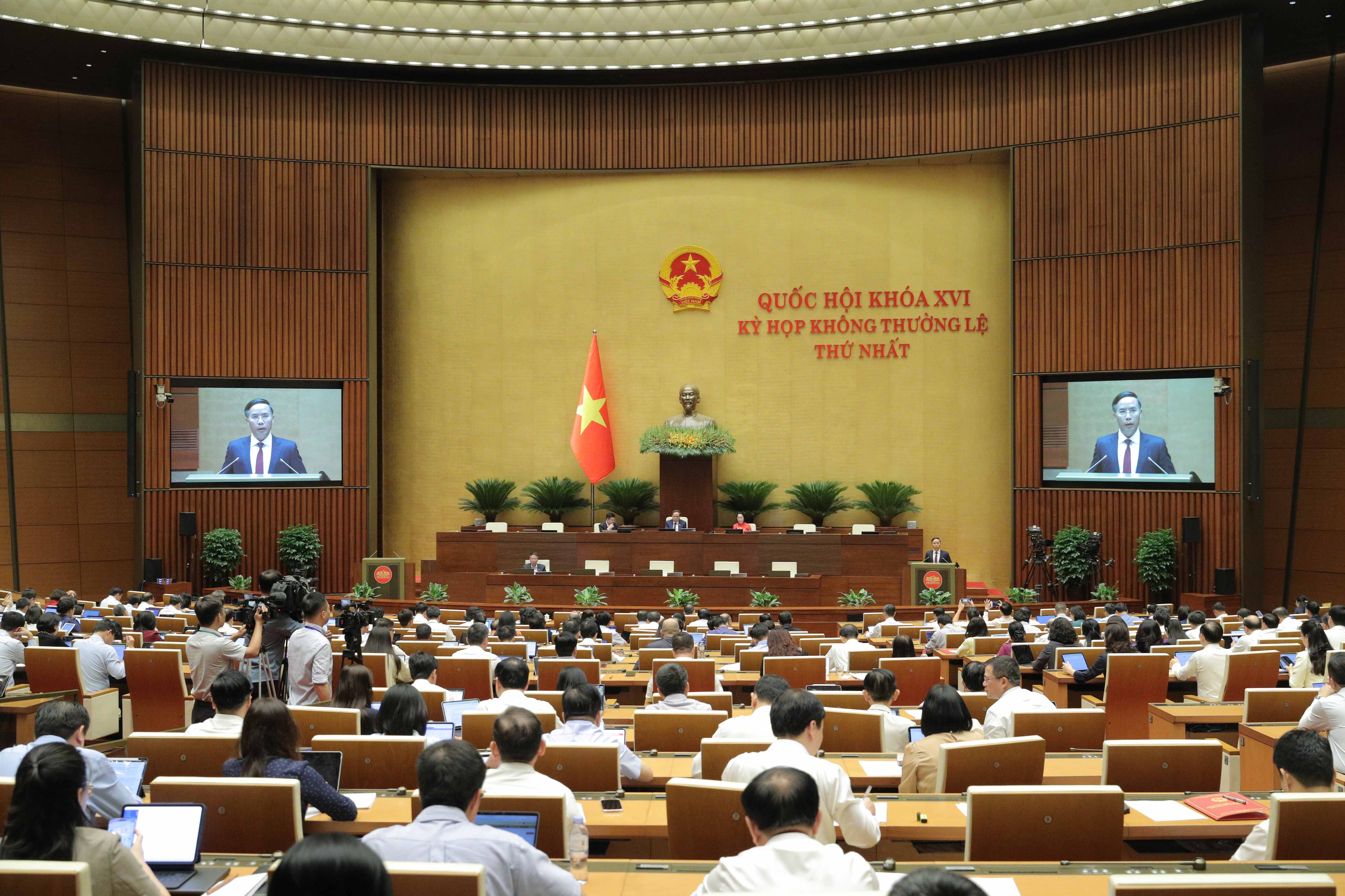 Quang cảnh phiên họp