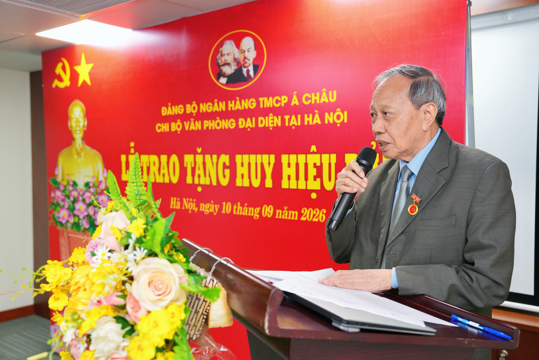 Đồng chí Lương Văn Tự phát biểu tại buổi lễ