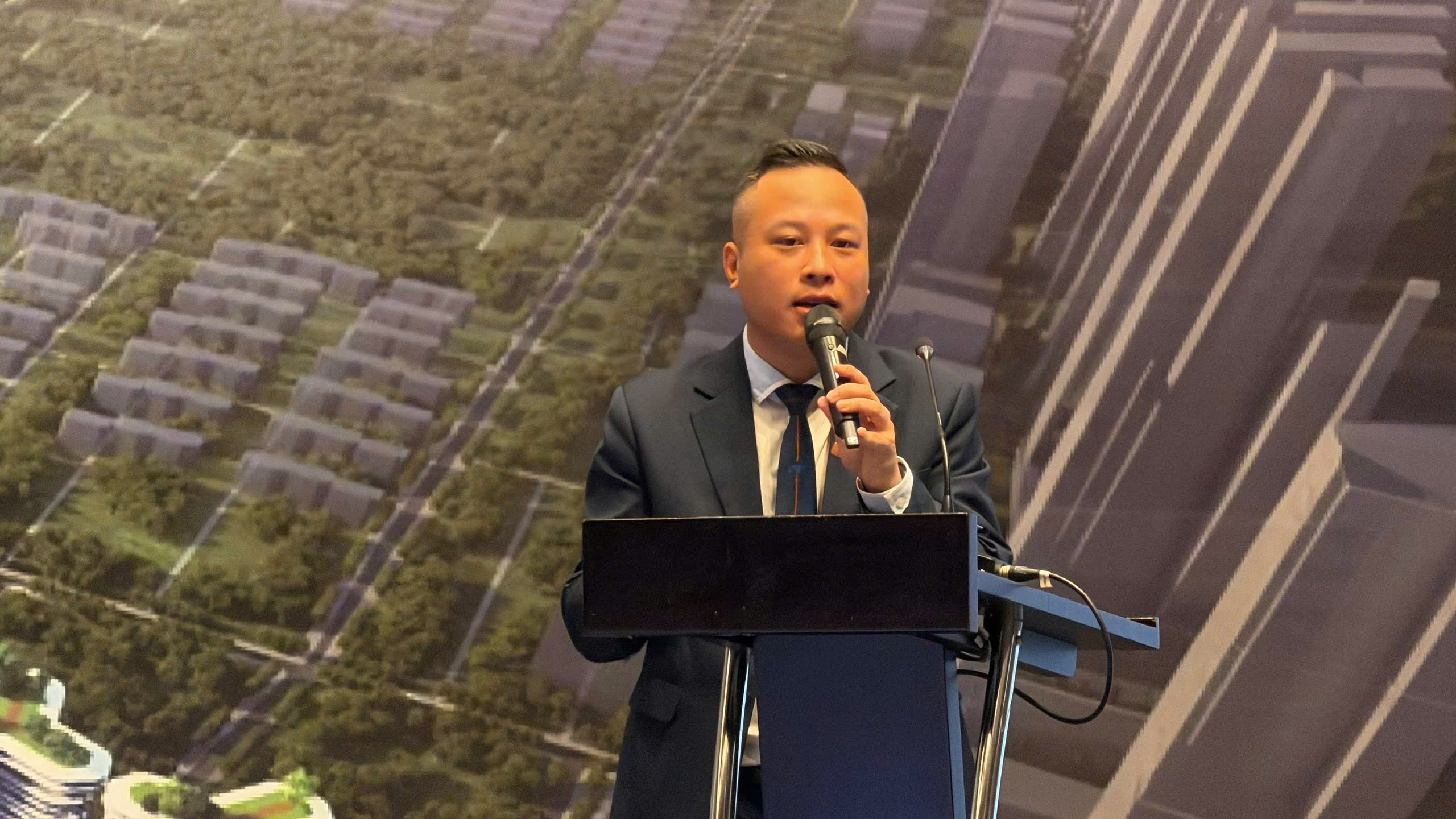 Phó TGĐ Tống Nhật Linh chia sẻ tại Hội nghị, khẳng định năng lực và tinh thần hợp tác, kết nối của EVF trên hành trình bền vững.