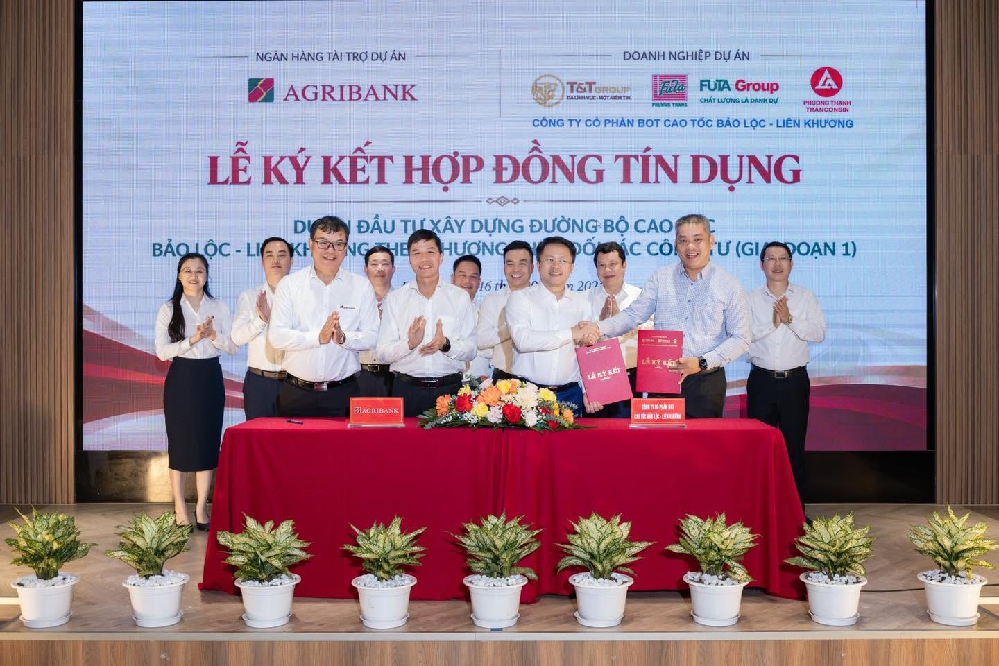 Đại diện các bên tham gia Lễ ký kết Hợp đồng tín dụng cho Dự án cao tốc Bảo Lộc - Liên Khương