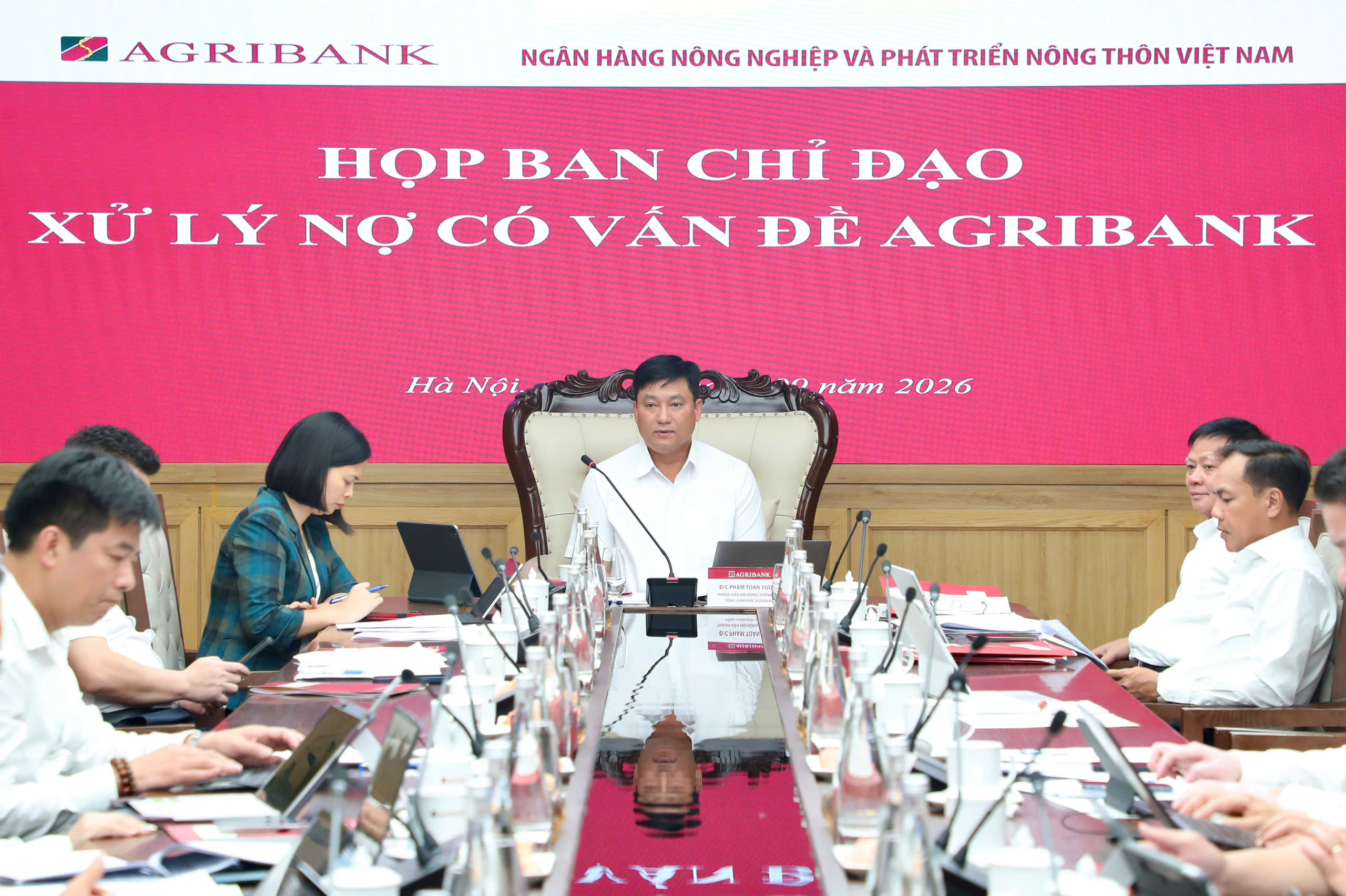 Đồng chí Phạm Toàn Vượng - Thành viên Hội đồng thành viên, Tổng Giám đốc Agribank, Trưởng Ban Chỉ đạo xử lý nợ có vấn đề chủ trì phiên họp
