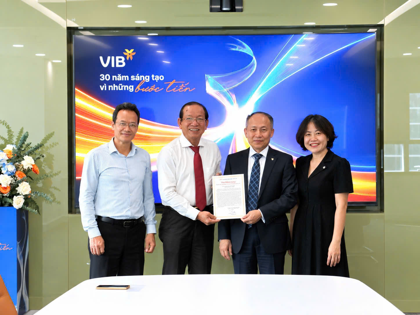 Hiệp hội Ngân hàng Việt Nam chúc mừng kỷ niệm 30 năm thành lập Ngân hàng VIB