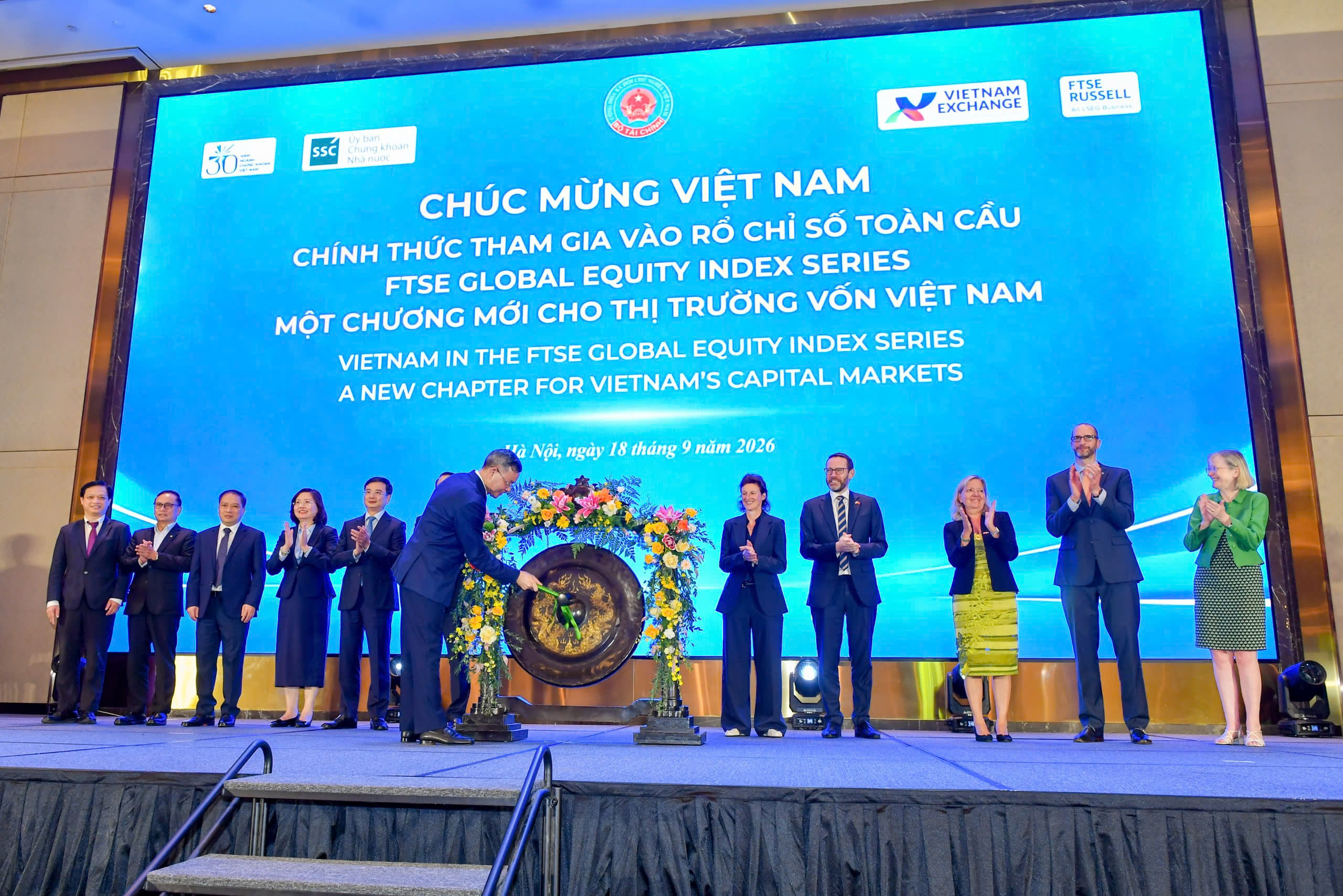 Phó Thống đốc Phạm Thanh Hà tham dự nghi thức đánh cồng đánh dấu Việt Nam chính thức tham gia vào chỉ số thị trường mới nổi của FTSE GEIS