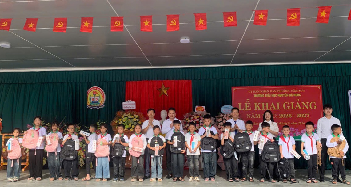 Shinhan Finance trao tặng gần 100 phần quà, tiếp thêm động lực cho học sinh trong năm học mới
