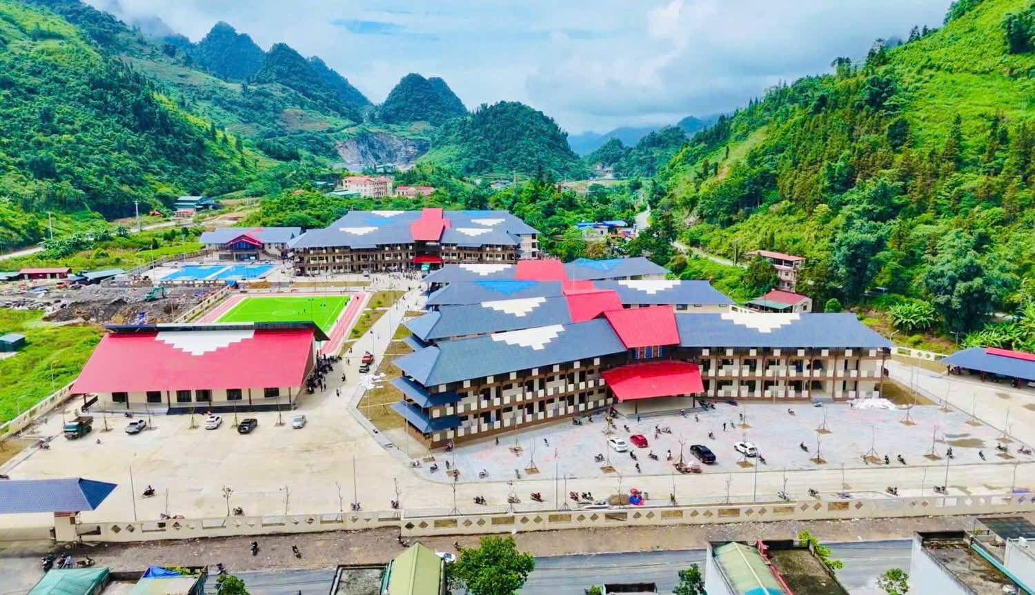 Trường Phổ thông nội trú Tiểu học và THCS Mường Khương — nơi Agribank trao tặng phòng học máy tính trong lễ khởi công năm 2025.