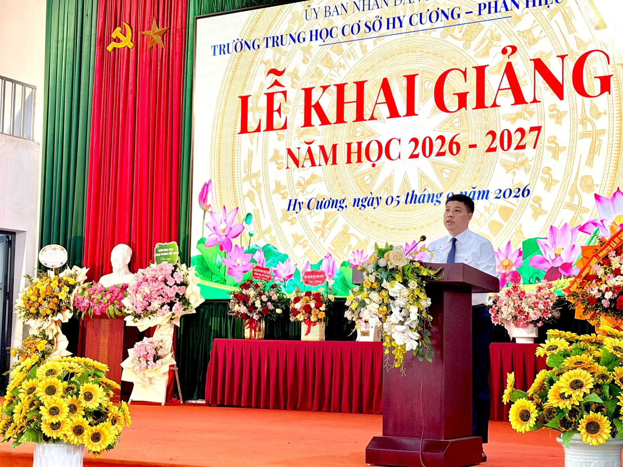 Đ/c Hồng Quang - Thành viên Hội đồng quản trị, Chủ tịch Công đoàn Vietcombank phát biểu tại chương trình