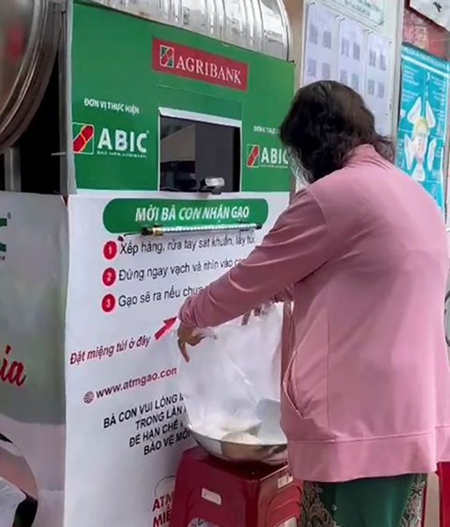 ATM gao tiep tuc nhan duoc gan 100 tan gao ung ho nhan dan 2