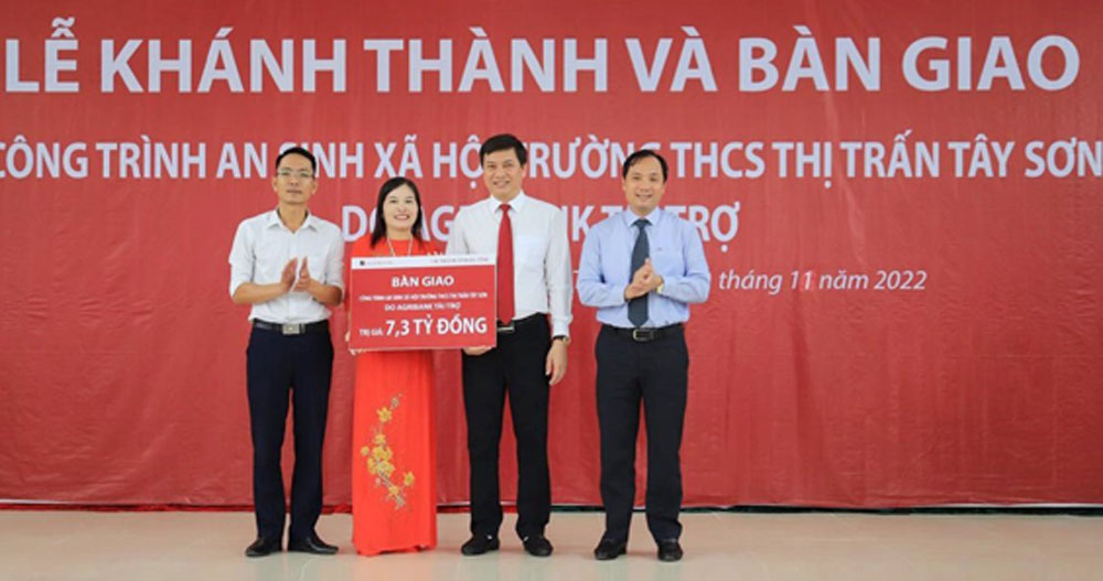 Agribank Ha Tinh khanh thanh truong THCS thi tran Tay Son 2
