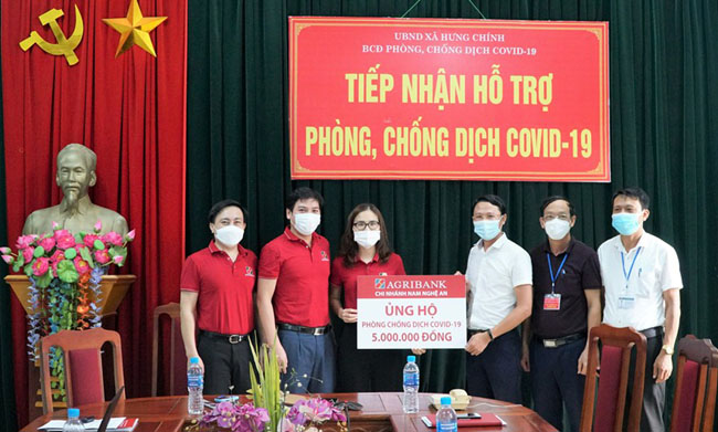 Agribank Nam Nghe An tiep tuc ung ho 400 trieu dong cho cong tac phong chong dich 2