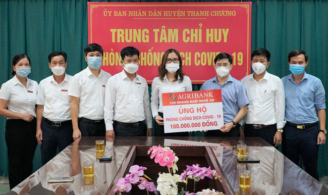 Agribank Nam Nghe An tiep tuc ung ho 400 trieu dong cho cong tac phong chong dich 4