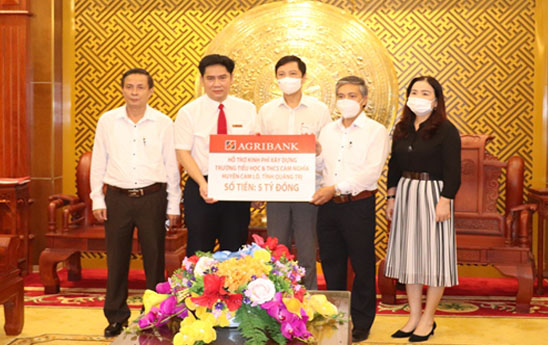 Agribank hỗ trợ kinh phí 05 tỷ đồng xây dựng trường tiều học và trung học cơ sở Cam Nghĩa