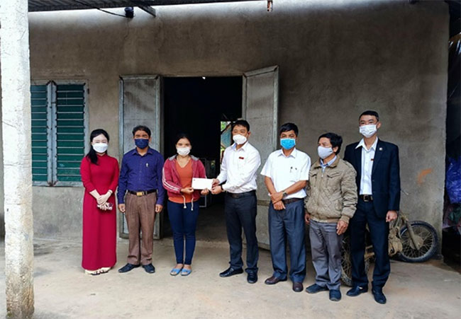 Agribank no luc chung tay vi cong dong Khong de ai bo lai phia sau 3