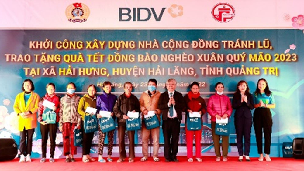 BIDV khoi cong nha cong dong tranh lu va tang qua Tet 3