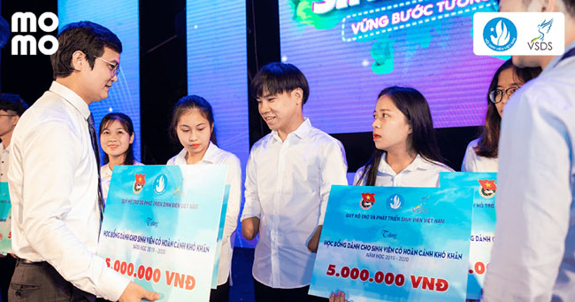 Cung MoMo Buoc chan tiep suc den truong 2
