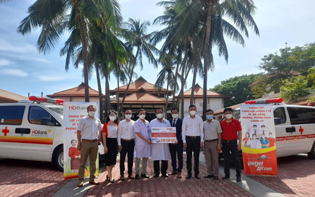 HDBank Vietjet tang thiet bi y te phong chong dich 2